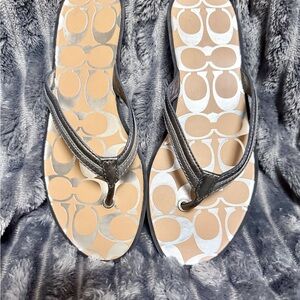 NWOT Coach  Leather Flip Flops in Pewter with Signature Footbed